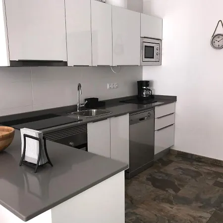 Casa Hondartza, Situada En Urbanización En Primera Línea Playa Blanca (Lanzarote)